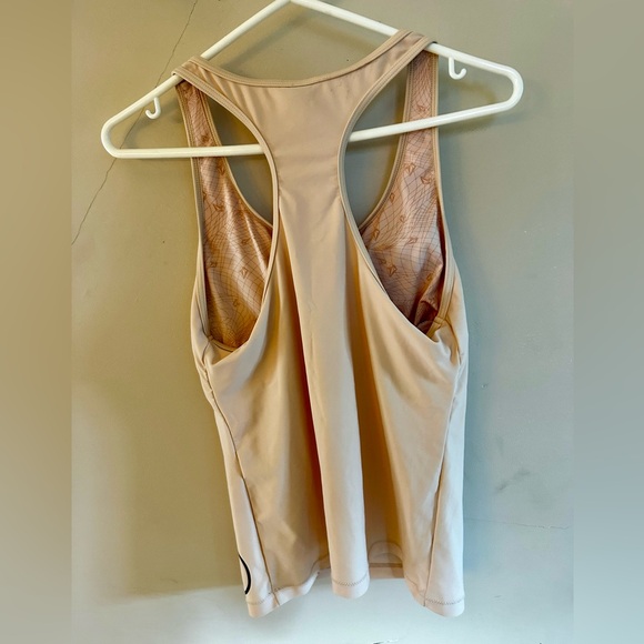 Women’s Volcom tank top with built-in bra - Picture 3 of 3